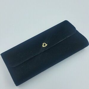VICTORIA'S SECRET l Black Velvet Clutch E2